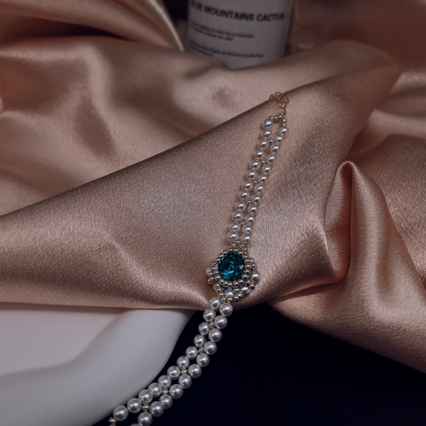 Exquisite Pearl Bracelet with Blue Crystal Centerpiece and Gold Accents